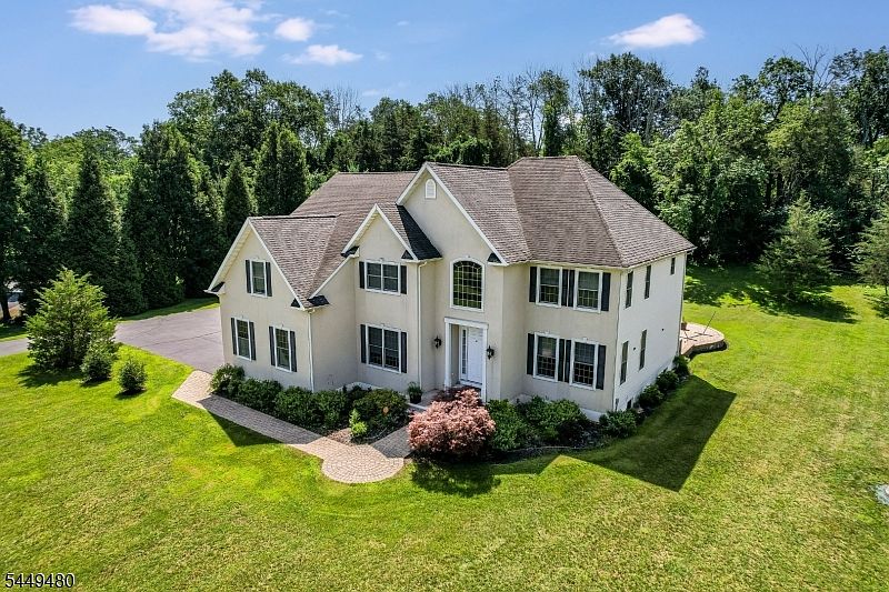 1st image of 4 Green Tree Dr
