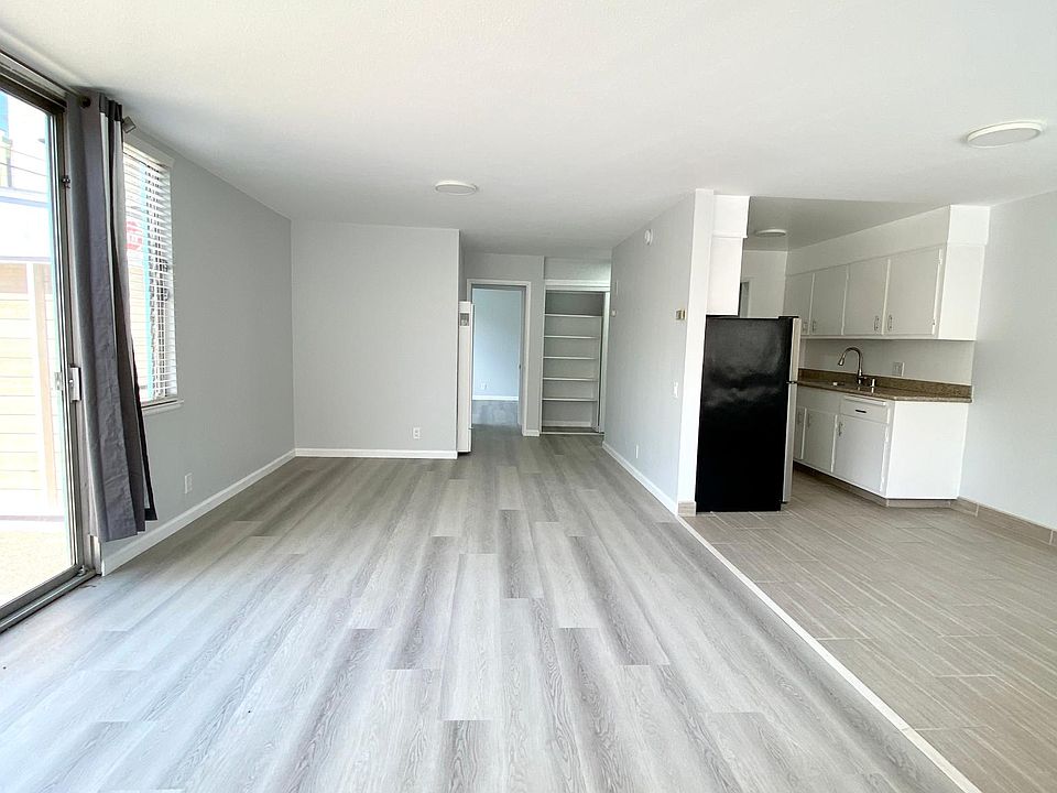 Extra Large Living Room and Dining Room Areas