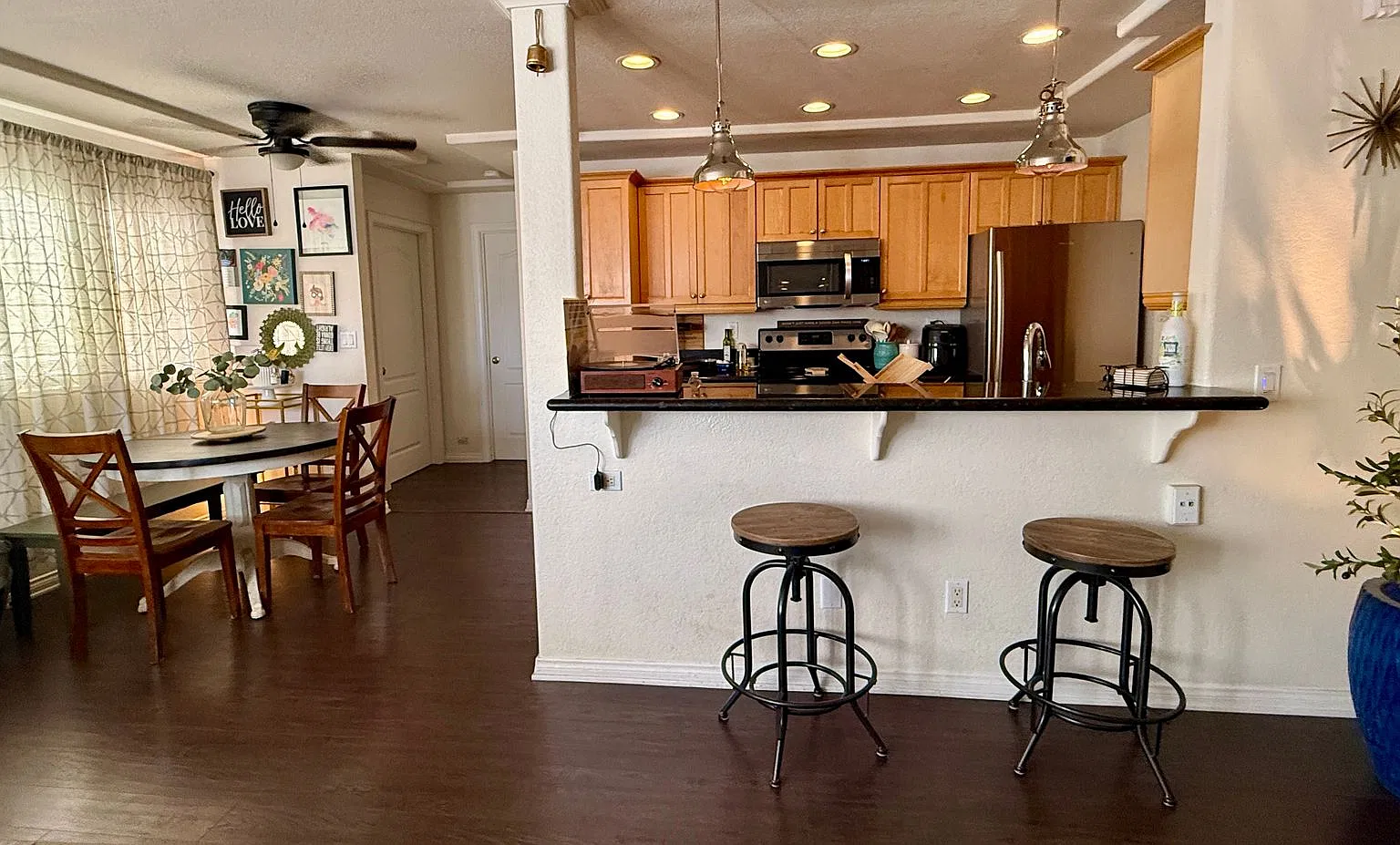 Beautifully renovated 2 BD, 1 BA condo with A/C for rent in City Heights! — Photo 1