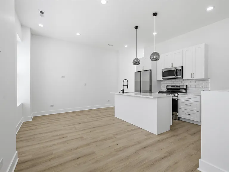 1838 N Damen Ave #3F — Photo 6