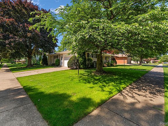 4th image of 17048 Harbor Hill Dr