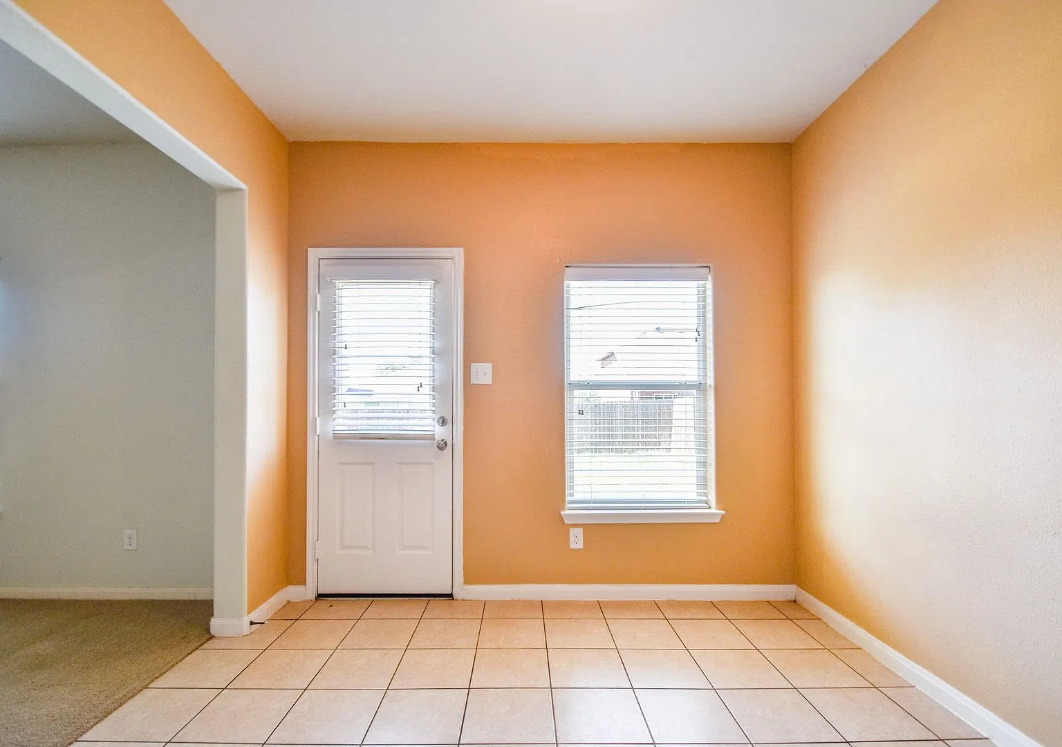 Beautifully crafted 4-2.5-2 home in the Crowley area! — Photo 3