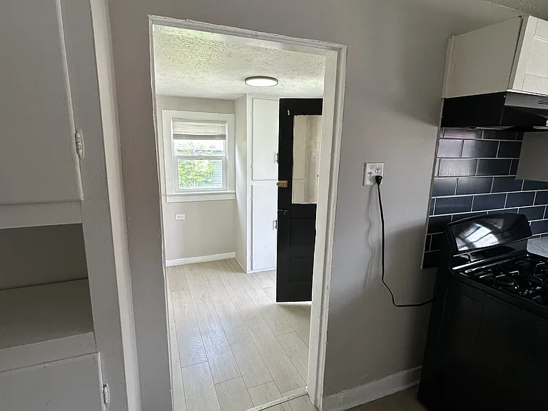 2703 S Walnut St — Photo 14
