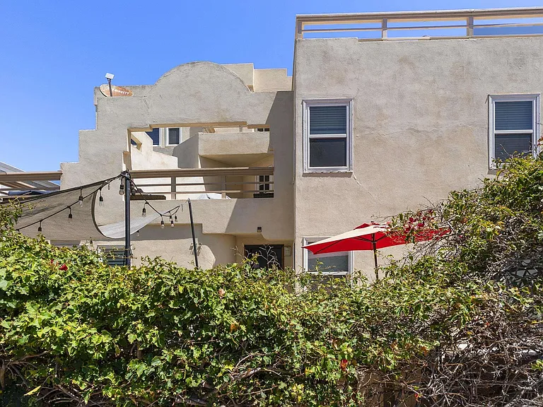 748 Isthmus Ct — Photo 2