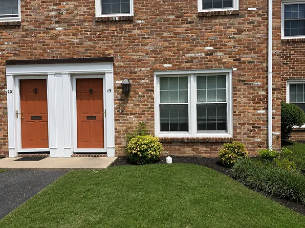 19 Towne Square Dr, Newport News, VA 23607