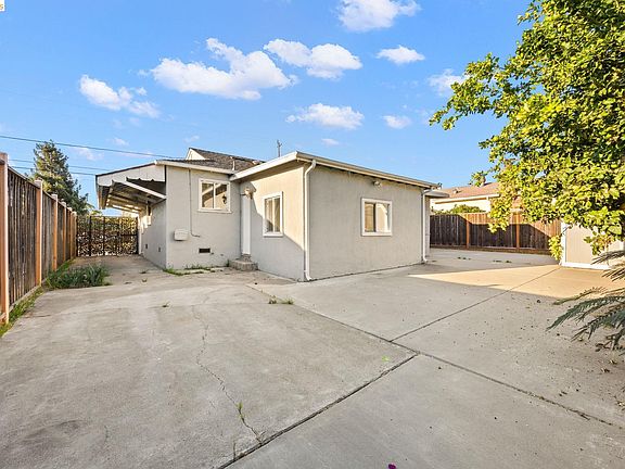5th image of 2240 Lessley Ave