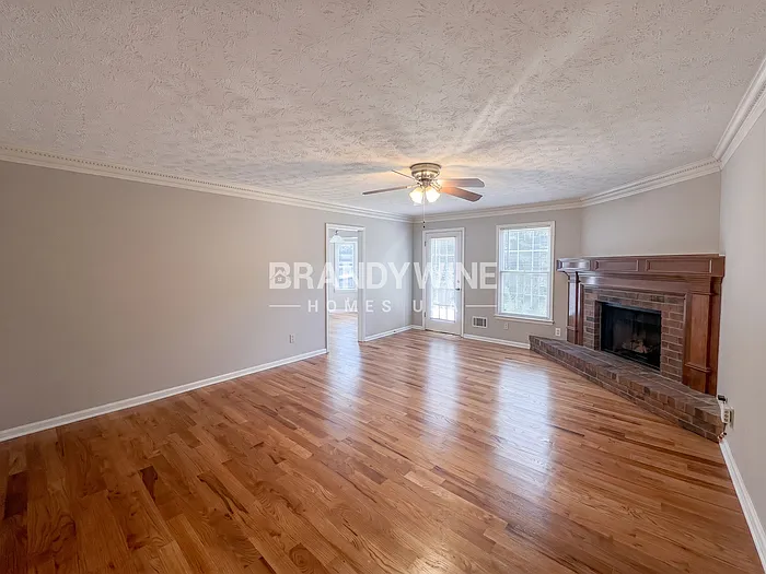 5907 Princess Ln — Photo 5