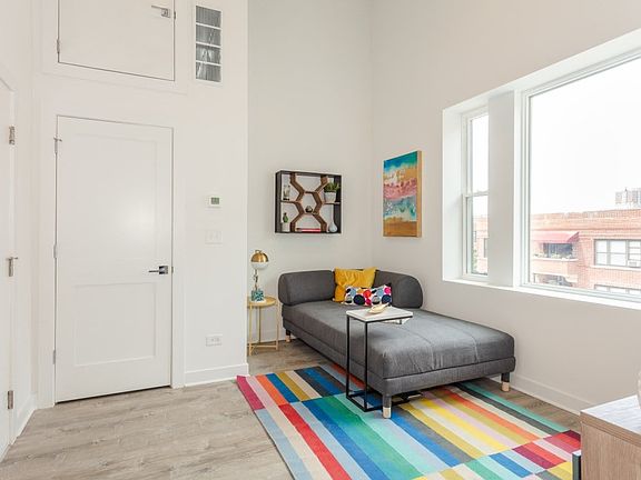 5th image of 849 W Montrose Ave #G2
