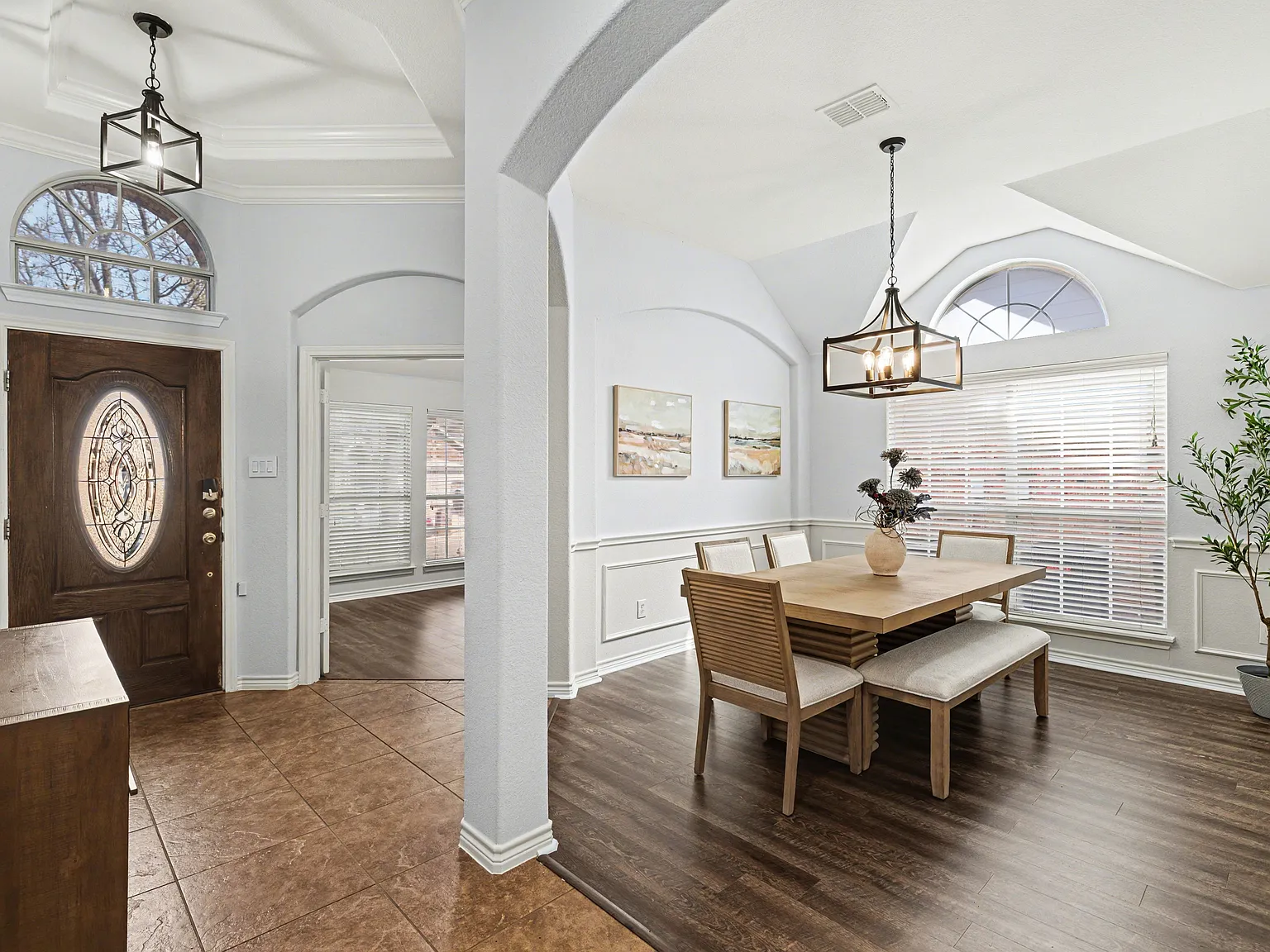 4 bed, 2352 sqft, $6,000 — Photo 4
