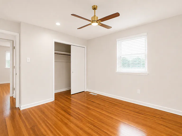 1106 N Hughes St — Photo 4