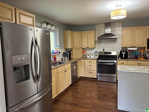 5th image of 3840 Nebraska St