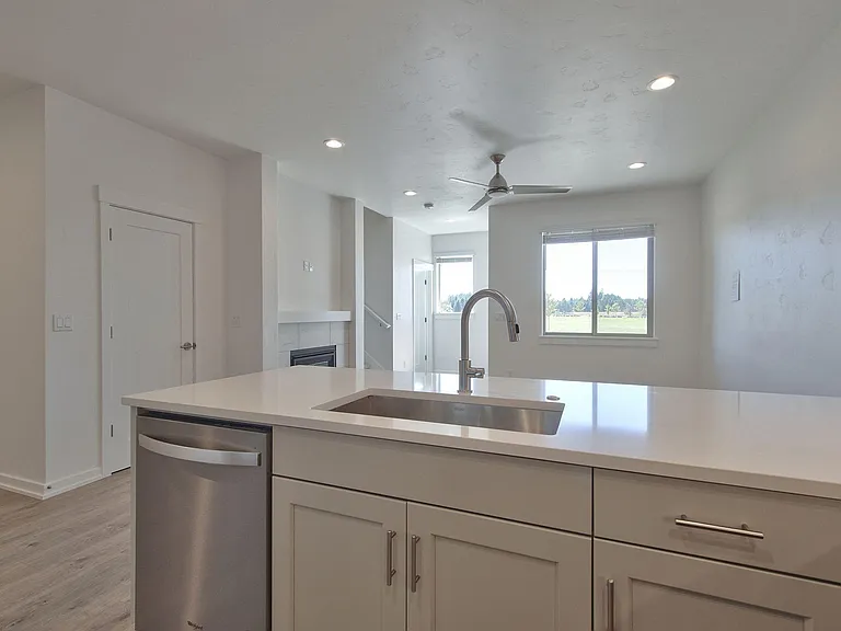 5617 SE Logan Ln — Photo 18
