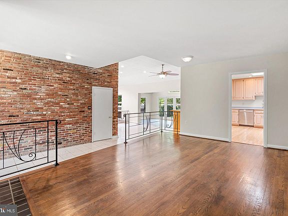 5th image of 7504 Radnor Rd