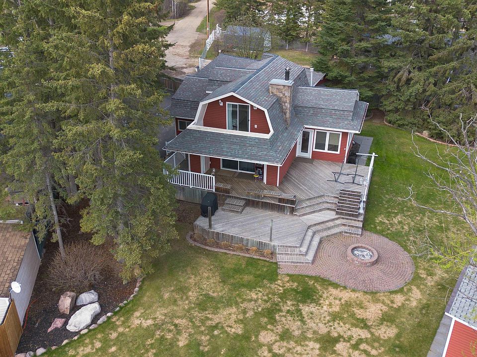 1st image of 8 Beaver Cres
