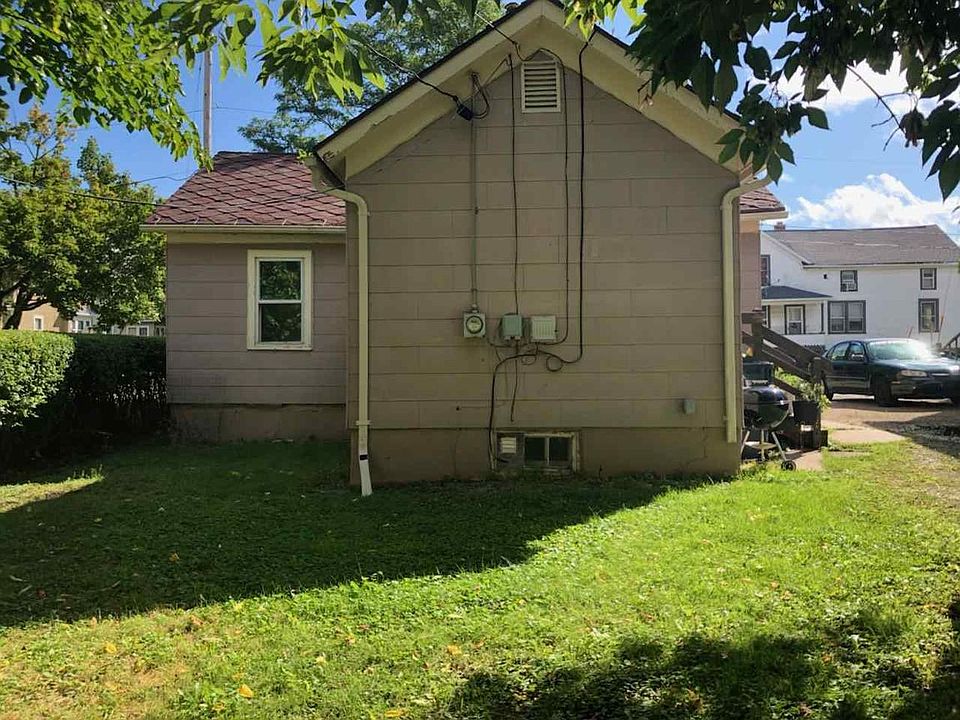2nd image of 136 Amory St