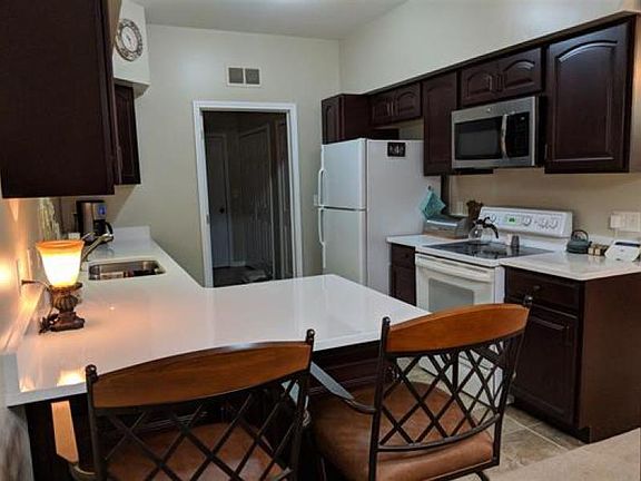 4th image of 614 Belmonte Dr
