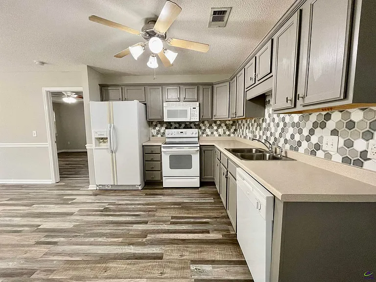 321 Deerfield Cir — Photo 12