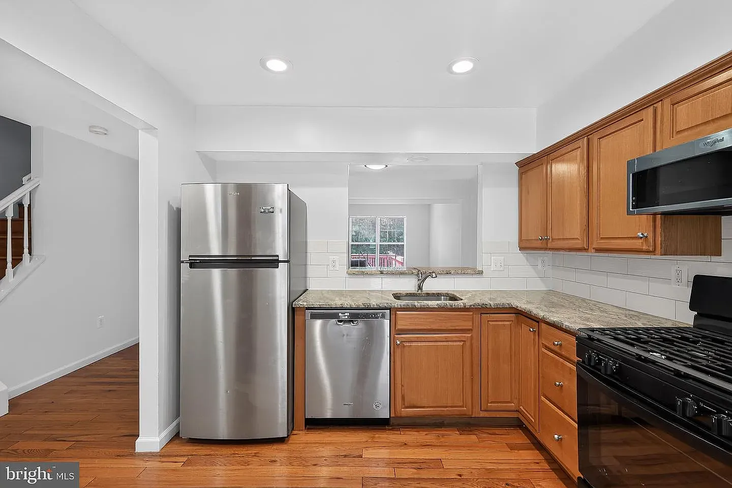 3 bed, 1260 sqft, $2,650 — Photo 4