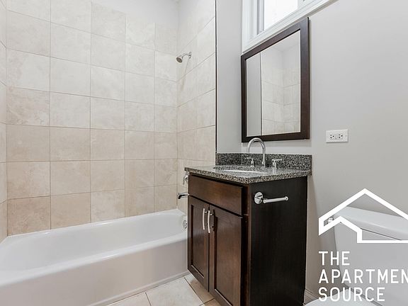 4th image of 1754 W Montrose Ave #7gukew8wu