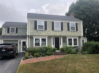 22 Fairway Dr, Barrington, RI 02806