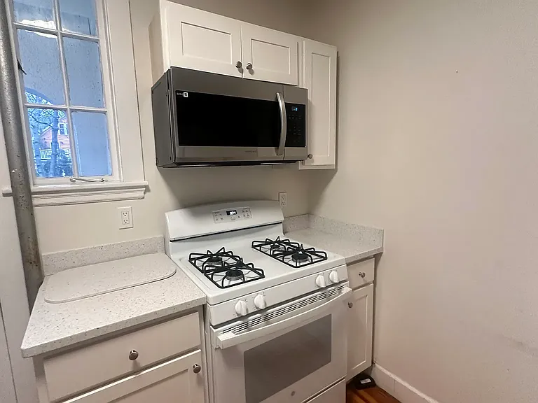 33 Concord Ave — Photo 3