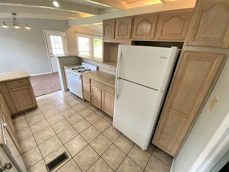 2443 Edgevale Rd — Photo 11