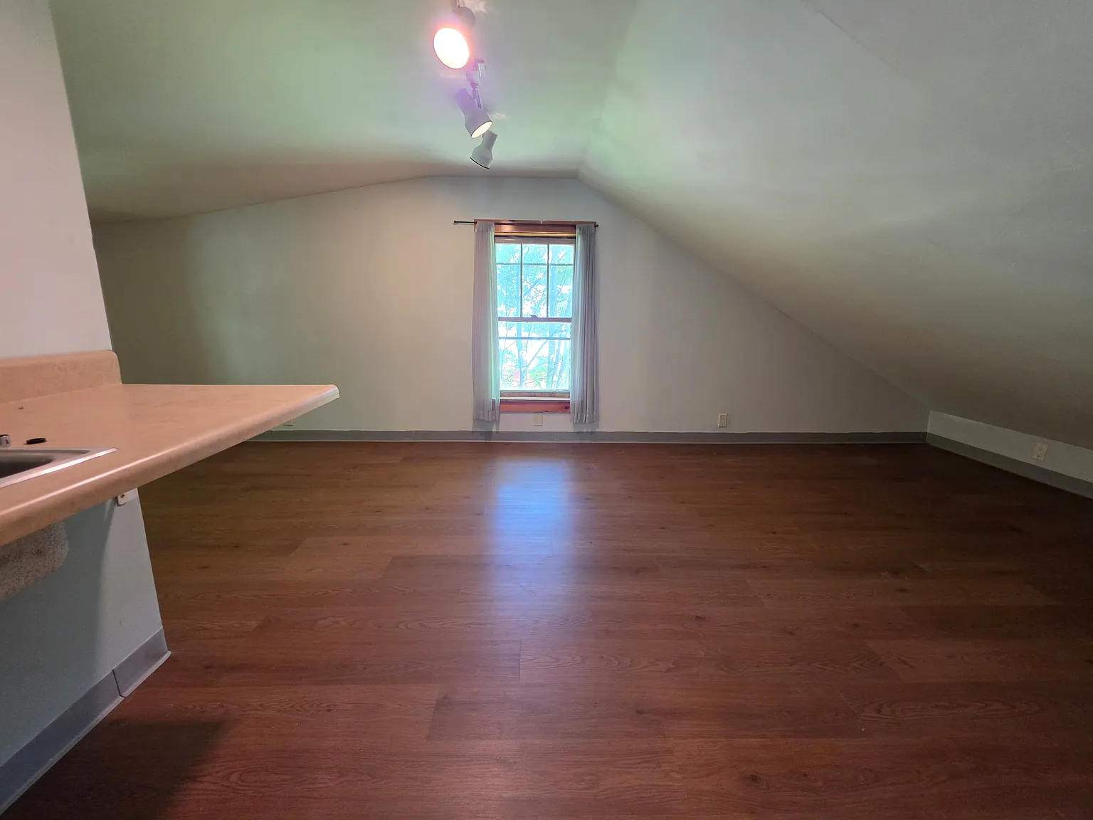 4 bed, 1123 sqft, $3,500 — Photo 3