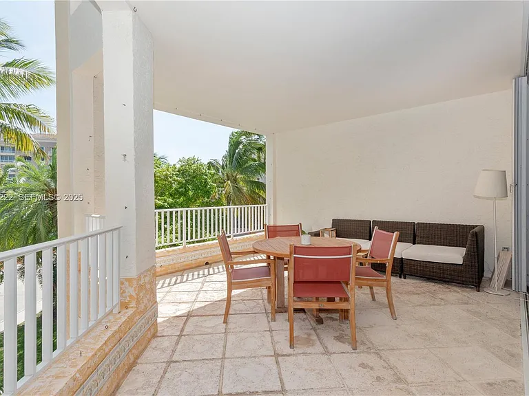 715 Crandon Blvd #306 — Photo 8