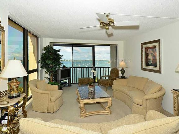5th image of 707 S Gulfstream Ave Unit 1007