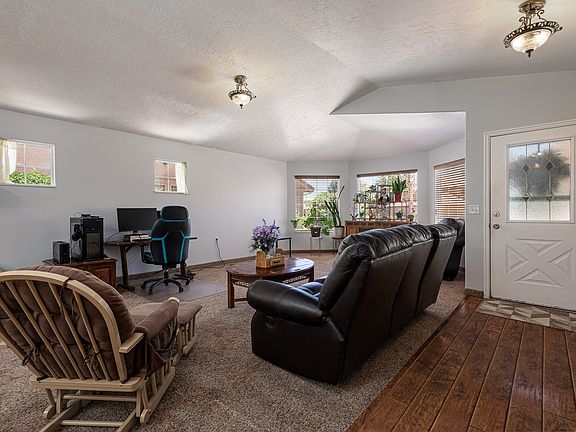 4th image of 65 E Red Shadow Cir