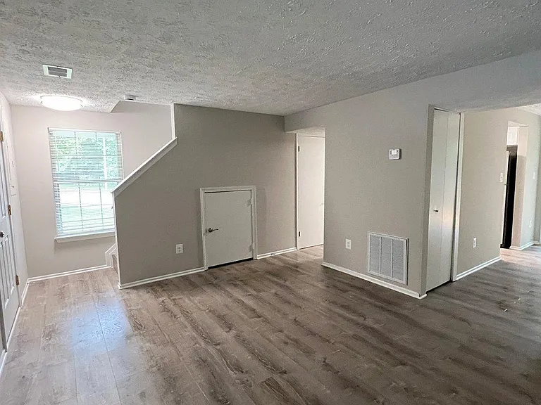 16337 Pewter Ln — Photo 2