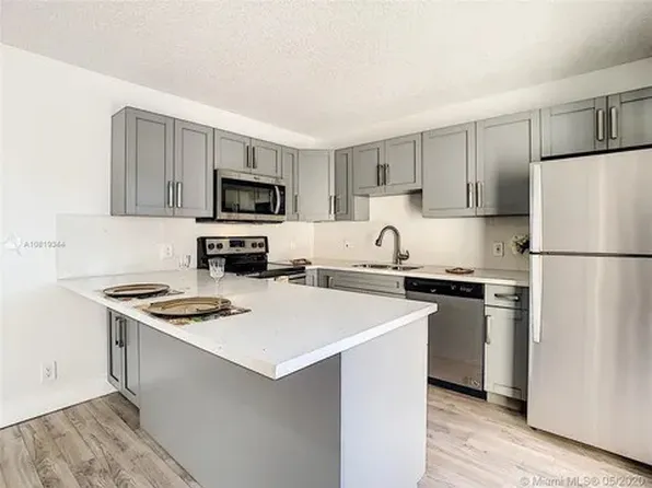 2750 SW 15th St, Deerfield Beach, FL 33442