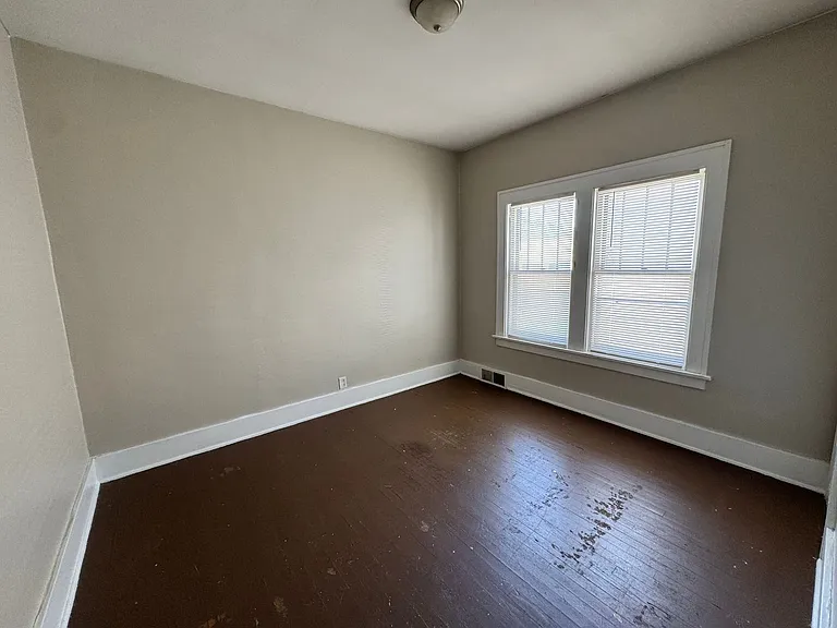 1204 Glenhurst Ct — Photo 6