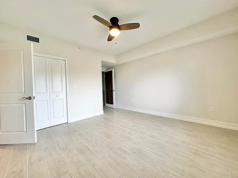 1825 Riverside Dr #404 — Photo 6