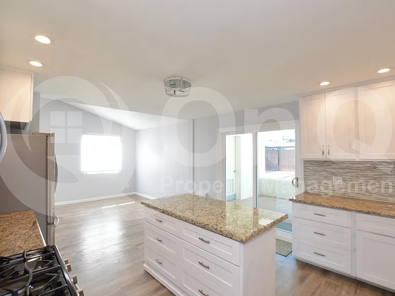 7424 E Polk St — Photo 6