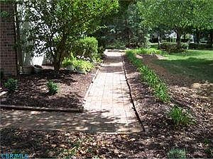 4th image of 10147 Oxford Dr NW