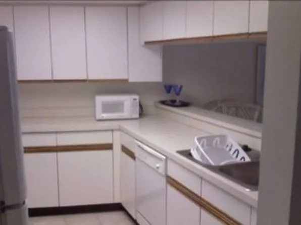 7537 Bayshore Dr APT 201, Treasure Island, FL 33706