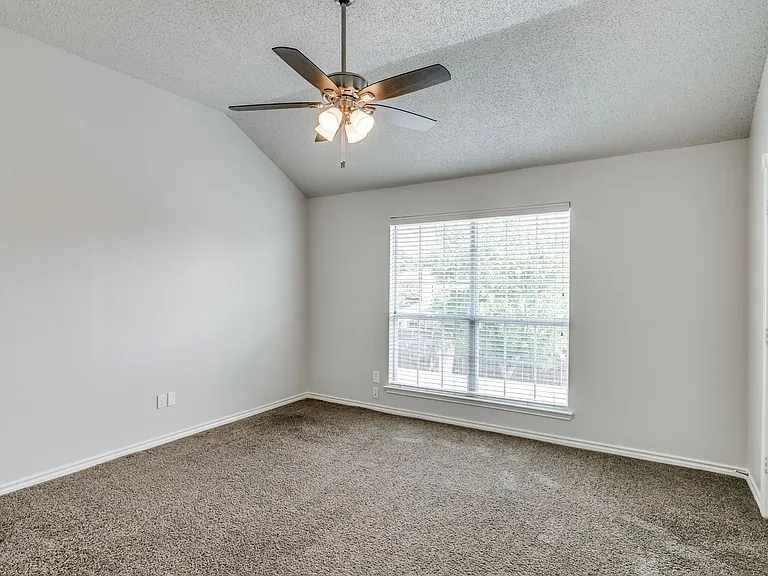2204 Winslow Ct — Photo 20