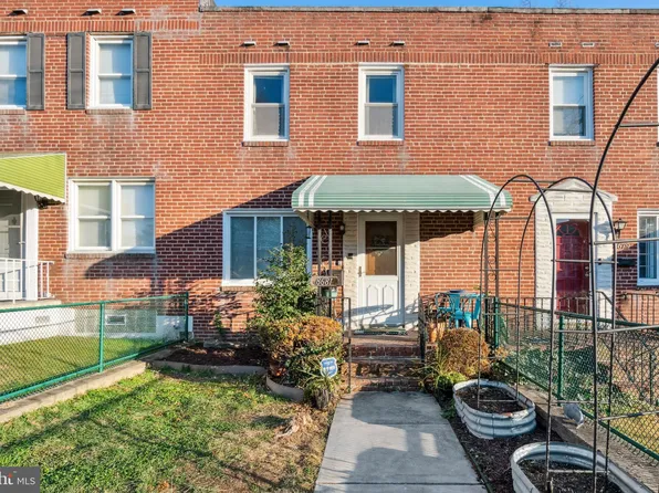 8681 Oak Rd, Parkville, MD 21234