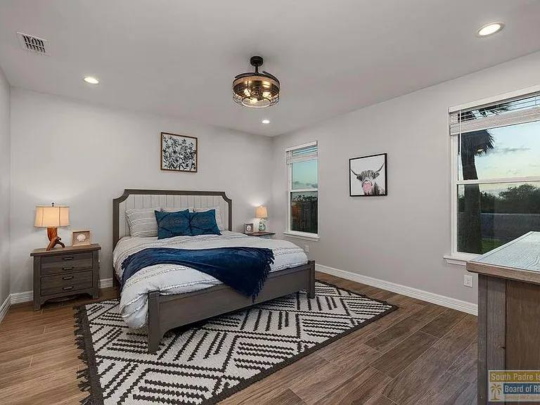 124 Torrey Pines Rd — Photo 17