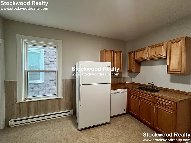 274 E Cottage St #1 — Photo 31