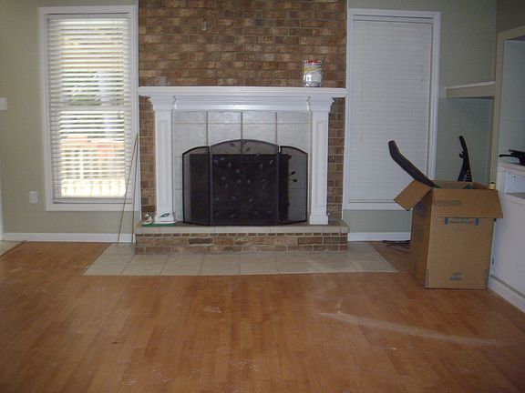 2nd image of 114 W Lynne Dr