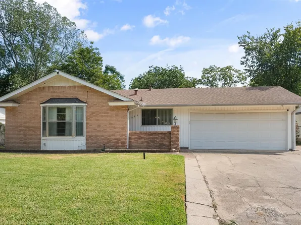 1924 Canterbury St, Irving, TX 75062