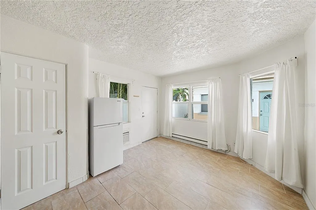 1 bed, 1.0 bath, 400 sqft, $1,150 — Photo 2