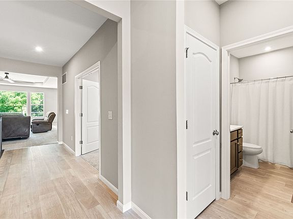 3rd image of 1189 Heathgate Way