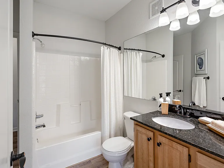 Grandeville at RiverPlace — Photo 25