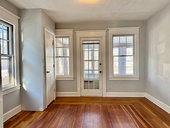 4th image of 21 Bloomfield St