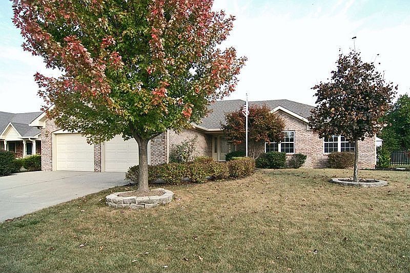 1st image of 280 Lansdowne Dr