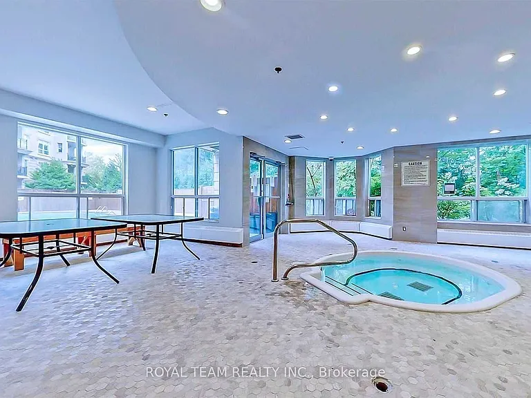 2 Maison Parc Ct #808 — Photo 18
