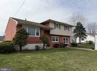 5 Clive Ct, Ewing, NJ 08638